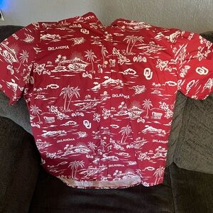 NWT OU Hawaiian shirt size medium. Super soft!!